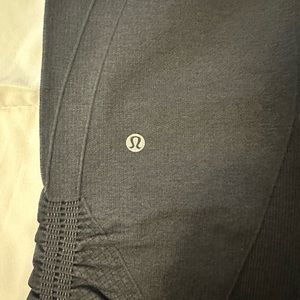 Black Lululemon Cropped Leggings